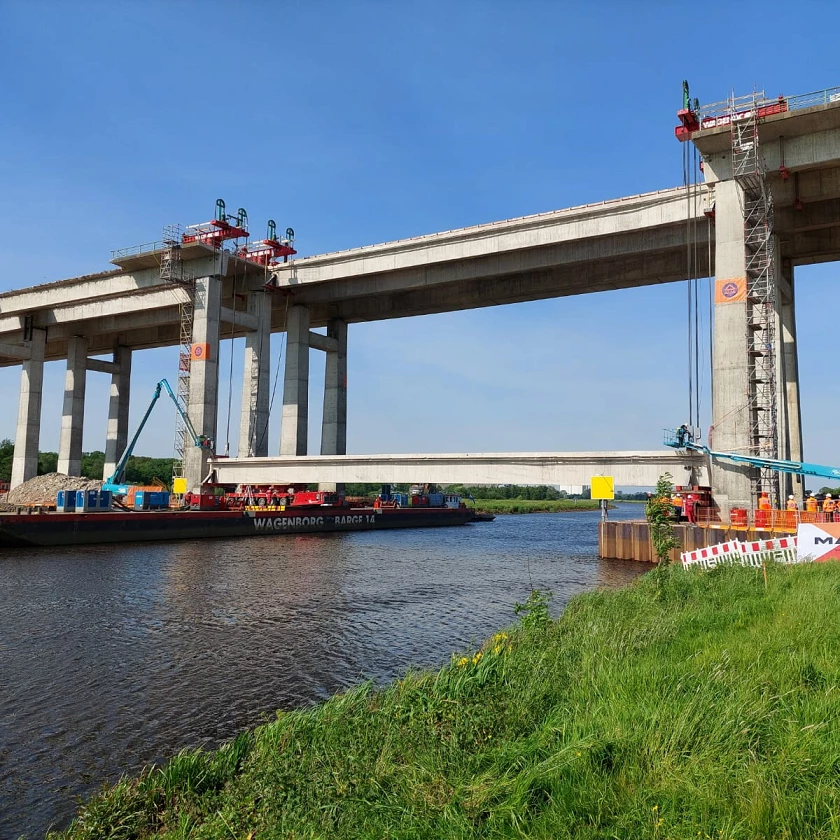 Die neue Huntebrücke bei Oldenburg (A29) Die neue Huntebrücke bei Oldenburg (A29)